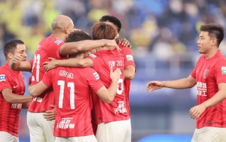 爱体育官方网站-中超劲旅小胜，继续领跑积分榜，冲击冠军