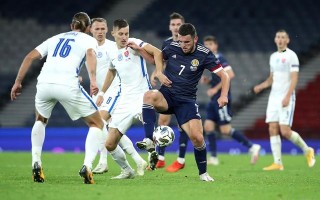 爱体育-法属圭亚那队在欧预赛比赛中领先，团队精神