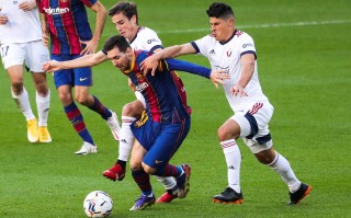 爱体育-巴塞罗那主场大胜，西甲龙头位置坚不可摧