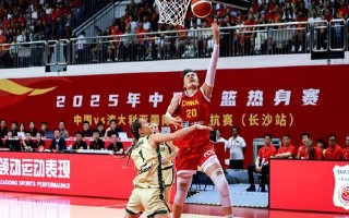 爱体育-热门球队在篮球联赛季后赛中硬碰硬