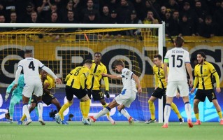 爱体育官方网站-AC米兰前锋抢射得手，帮助球队取胜