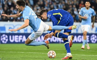 爱体育官方网站-曼城主场大胜，继续追逐榜首位置