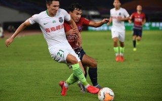 爱体育-青岛黄海上轮战败难消沉，球员困惑调整步调