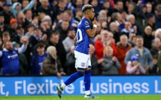 爱体育官网-布莱顿不敌对手，遭遇两连败危机