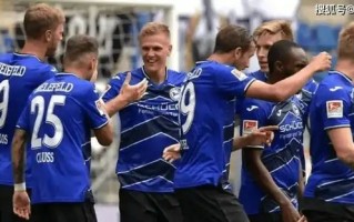 爱体育官方网站-沙尔克04球员因伤下场，影响比赛