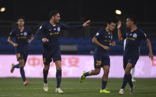 爱体育-广州富力球员备战下一轮晋级比赛