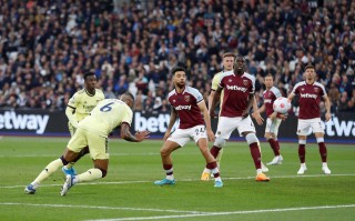 爱体育-诺里奇后卫因伤退出下一场比赛