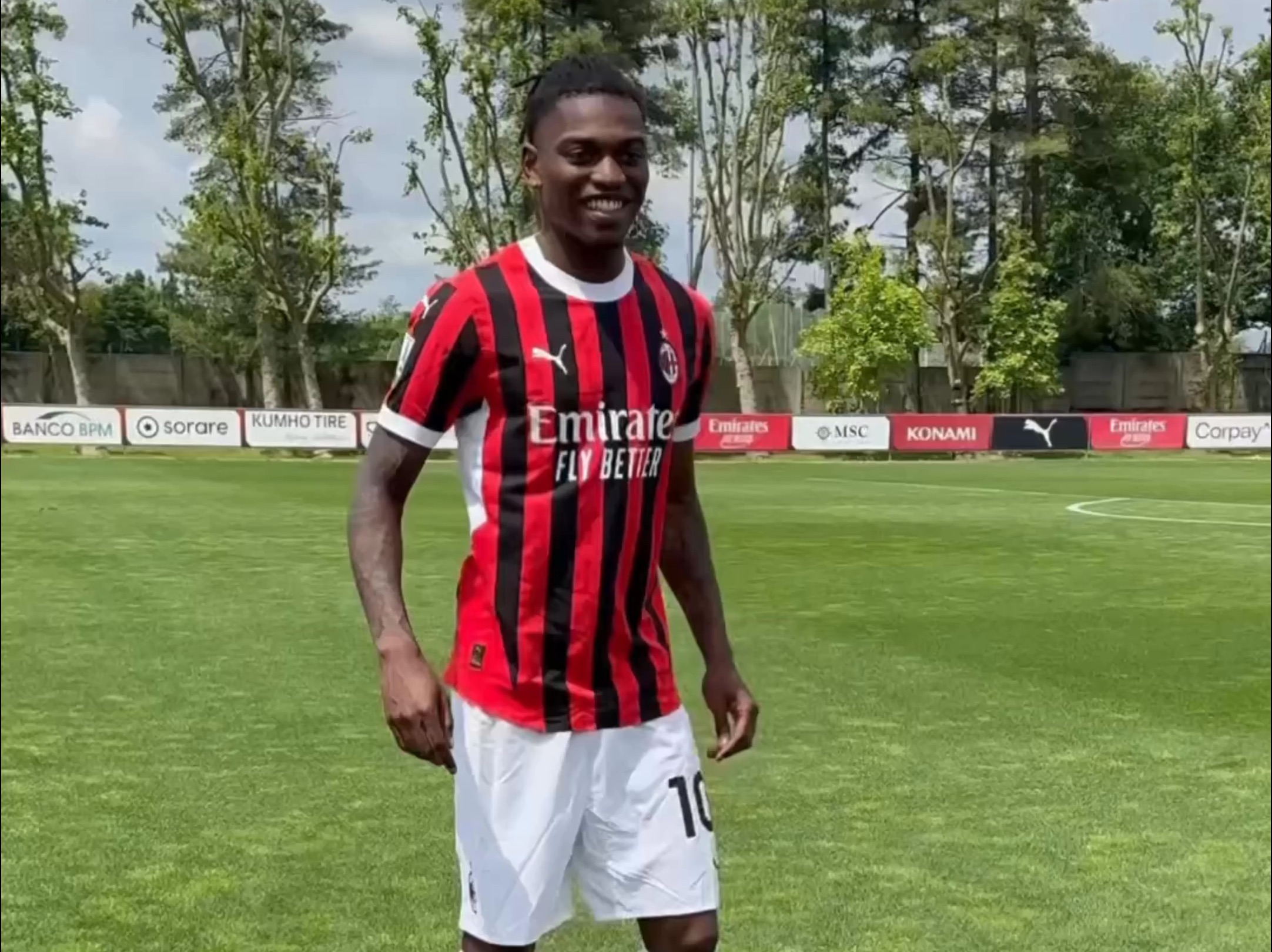 爱体育-AC米兰25岁业界石锤入队-第2张图片-爱体育官方网站 爱体育-AC米兰25岁业界石锤入队-第2张图片-爱体育官方网站