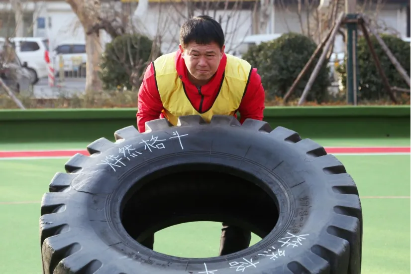 爱体育官方网站-大力士队在比赛中遭遇挑战,展现团队力量-第1张图片-爱体育官方网站 爱体育官方网站-大力士队在比赛中遭遇挑战,展现团队力量-第1张图片-爱体育官方网站