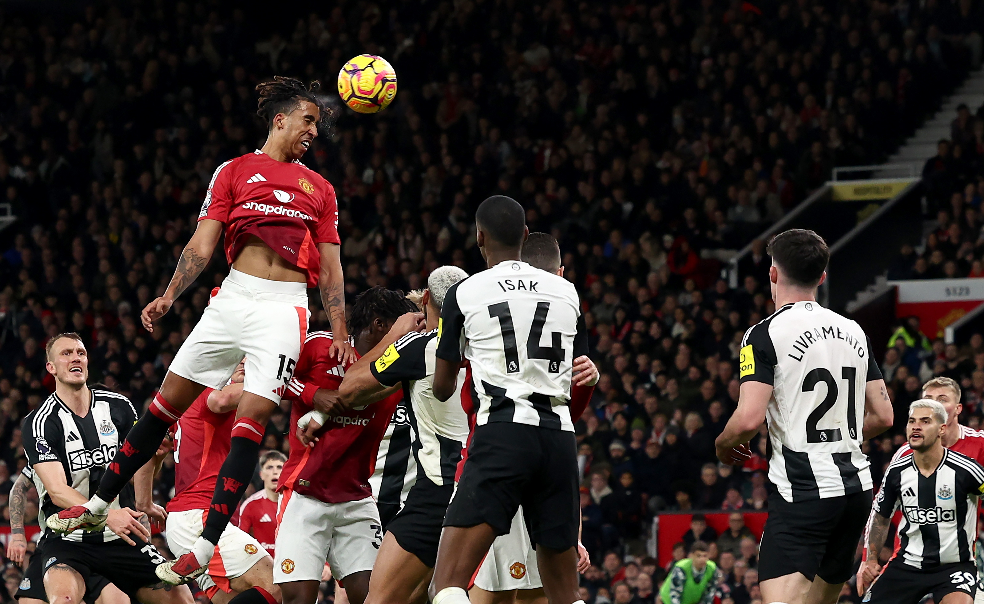 爱体育官方网站-足球比赛激烈程度高涨,胜者将尽显英姿-第2张图片-爱体育官方网站 爱体育官方网站-足球比赛激烈程度高涨,胜者将尽显英姿-第2张图片-爱体育官方网站