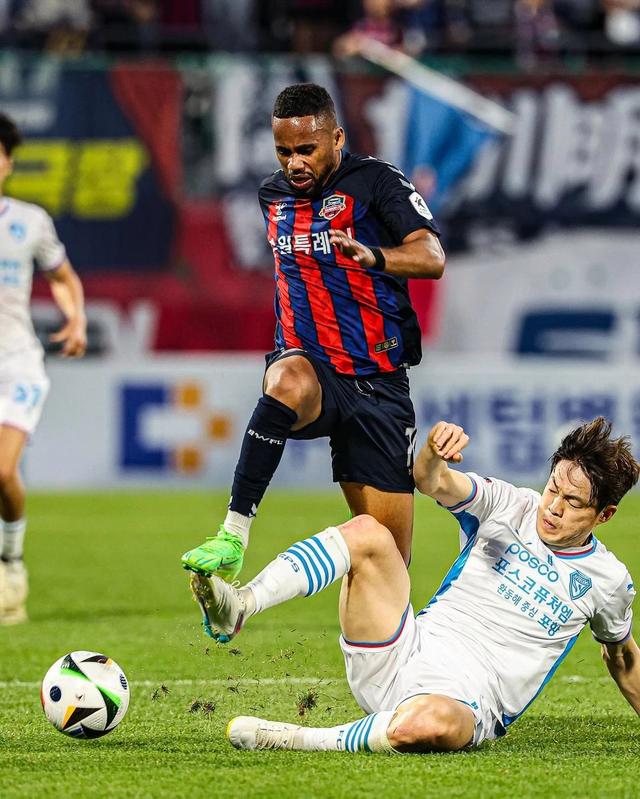 爱体育官网-新援加盟球队,外援威胁性增大-第2张图片-爱体育官方网站 爱体育官网-新援加盟球队,外援威胁性增大-第2张图片-爱体育官方网站