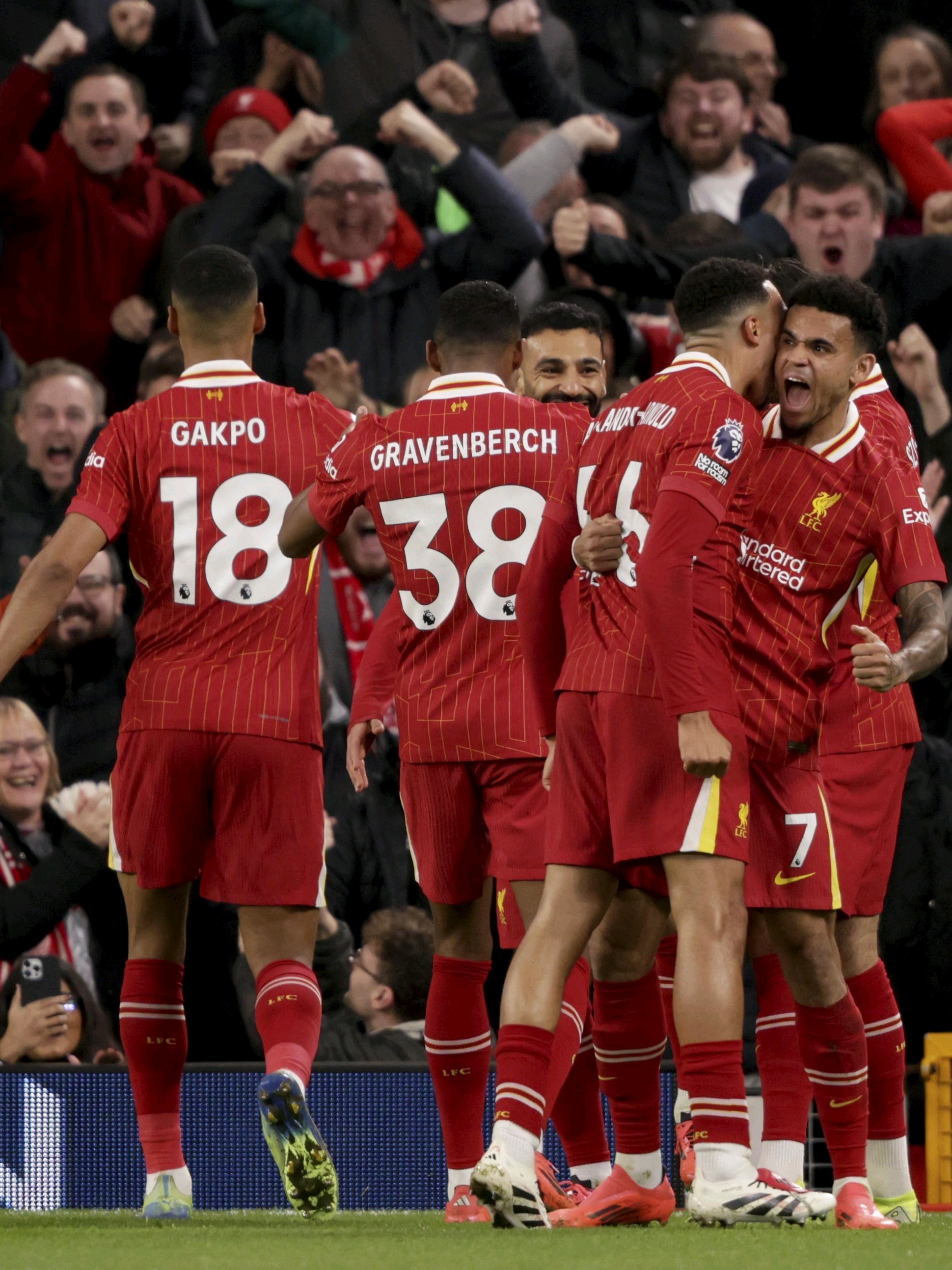 爱体育-足球豪门对决,体育精神再次点燃-第2张图片-爱体育官方网站 爱体育-足球豪门对决,体育精神再次点燃-第2张图片-爱体育官方网站