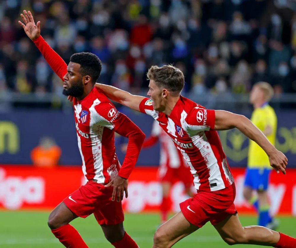 爱体育官网-边路速度爆发,逆袭打破僵局-第2张图片-爱体育官方网站 爱体育官网-边路速度爆发,逆袭打破僵局-第2张图片-爱体育官方网站