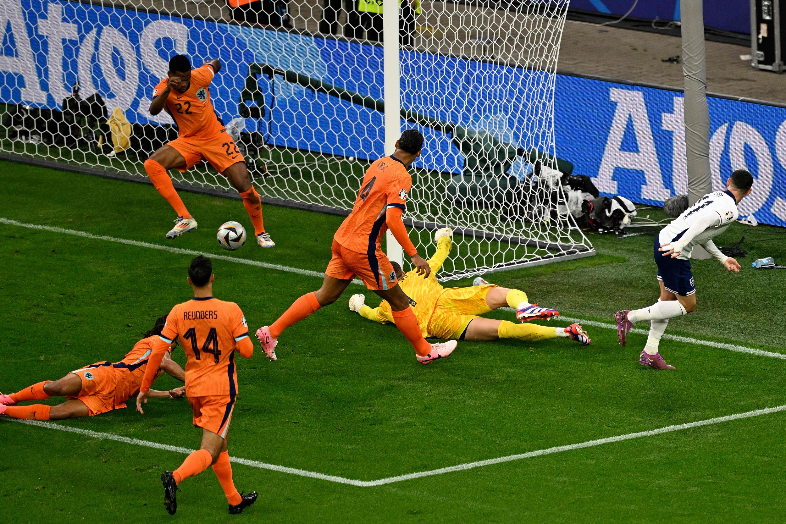 爱体育官方网站-欧预赛比赛期间,英格兰队踢出高水平表现-第2张图片-爱体育官方网站 爱体育官方网站-欧预赛比赛期间,英格兰队踢出高水平表现-第2张图片-爱体育官方网站