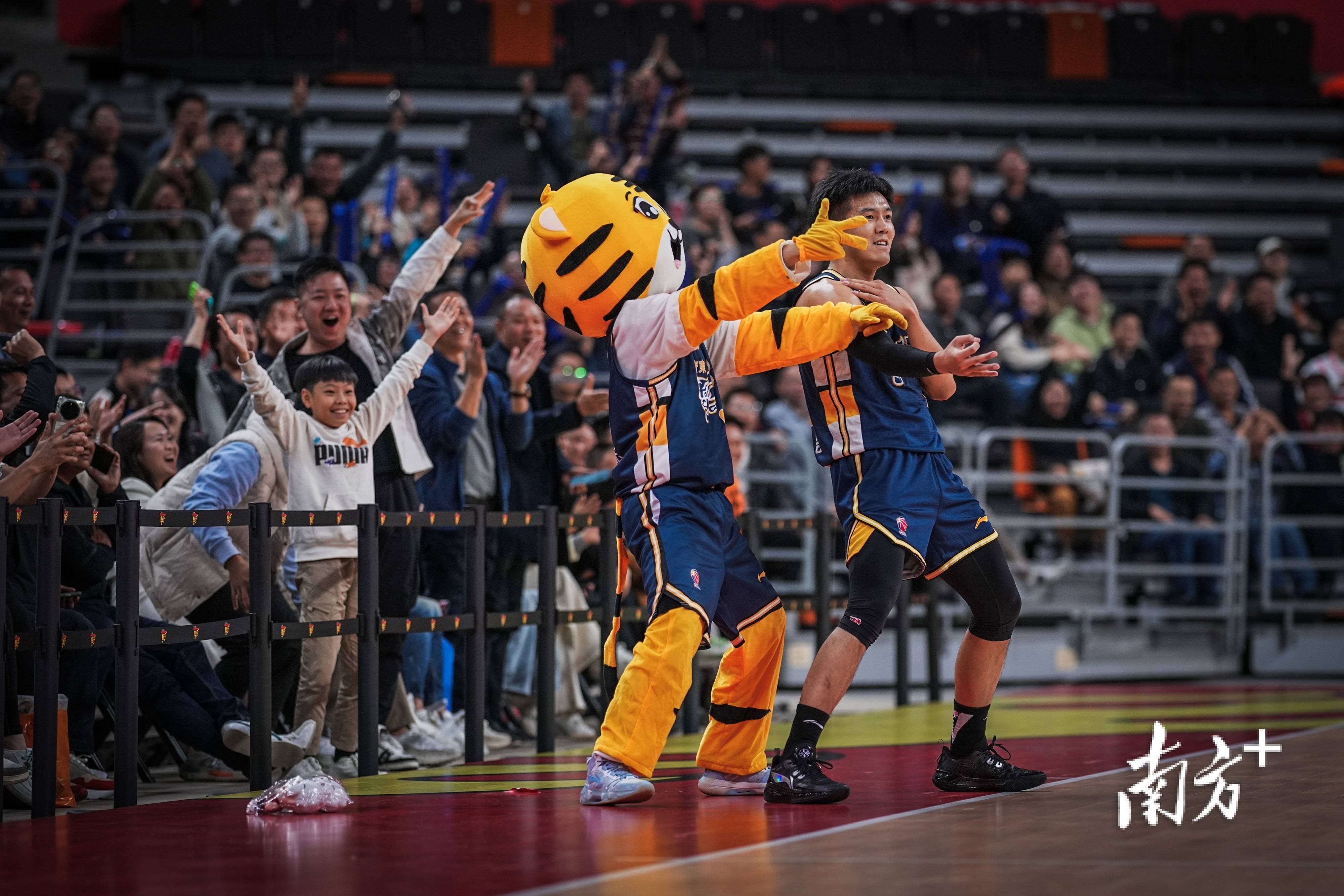 爱体育官方网站-精彩绝伦!江苏男篮在关键比赛中斩获胜利-第2张图片-爱体育官方网站 爱体育官方网站-精彩绝伦!江苏男篮在关键比赛中斩获胜利-第2张图片-爱体育官方网站