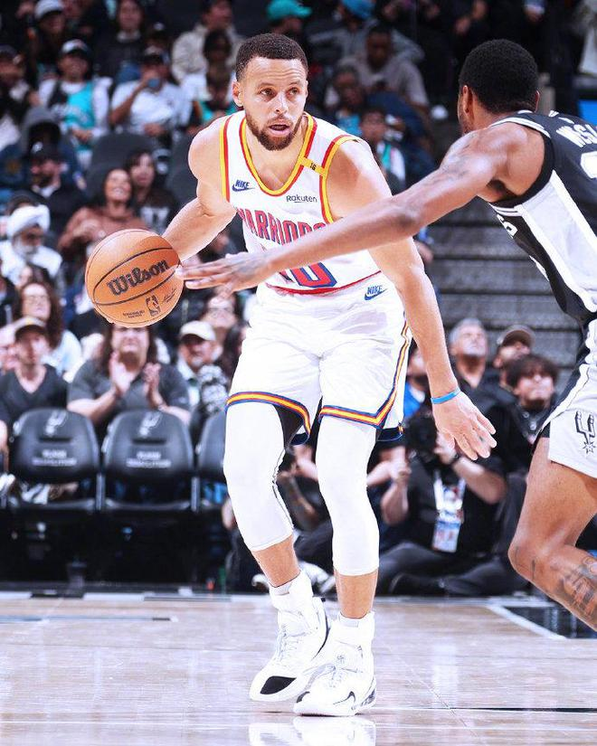 爱体育官方网站-马刺战术调整奏效,连胜在望-第2张图片-爱体育官方网站 爱体育官方网站-马刺战术调整奏效,连胜在望-第2张图片-爱体育官方网站