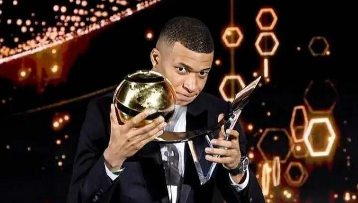 爱体育官方网站-足坛风云再起,传奇球员再度亮相奉献精彩赛事-第1张图片-爱体育官方网站 爱体育官方网站-足坛风云再起,传奇球员再度亮相奉献精彩赛事-第1张图片-爱体育官方网站