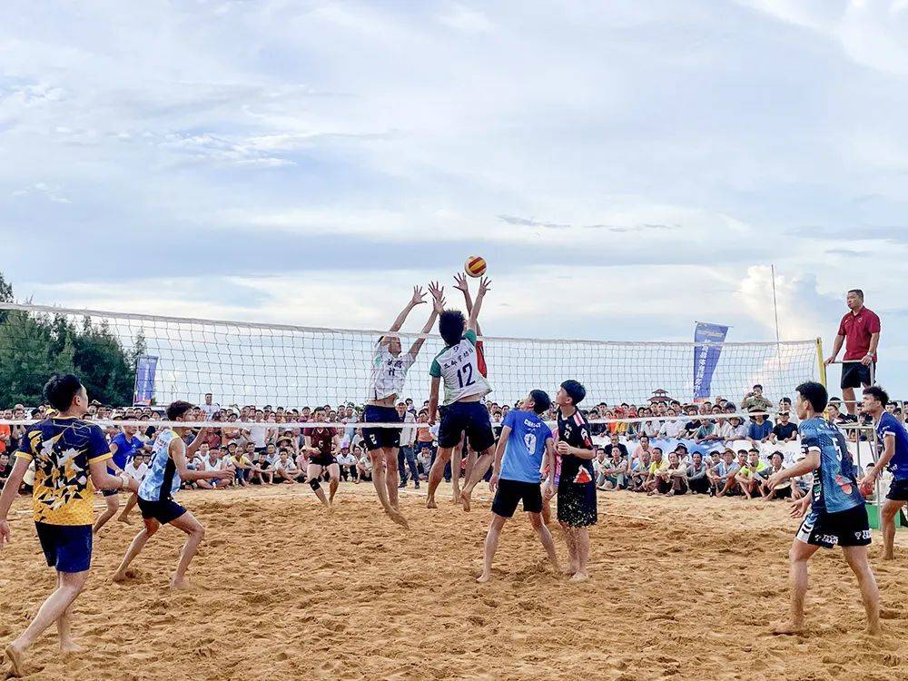 爱体育官网-沙滩排球对决激烈,双方实力均衡角逐激烈-第1张图片-爱体育官方网站 爱体育官网-沙滩排球对决激烈,双方实力均衡角逐激烈-第1张图片-爱体育官方网站